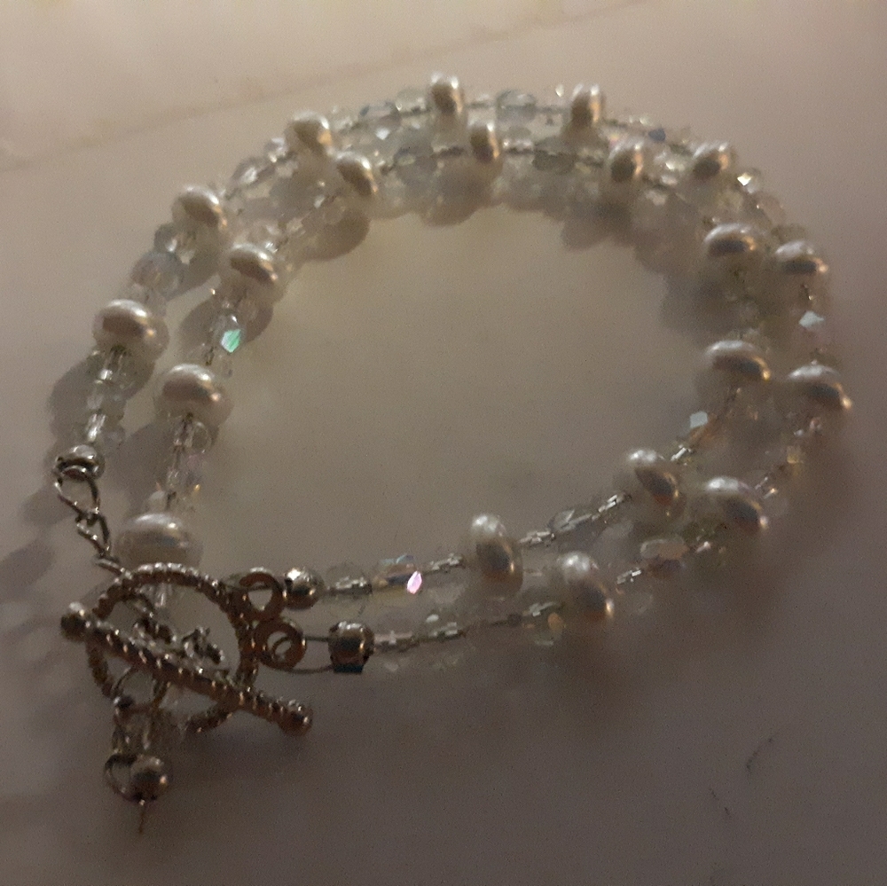 Ladies glass bead bracelet